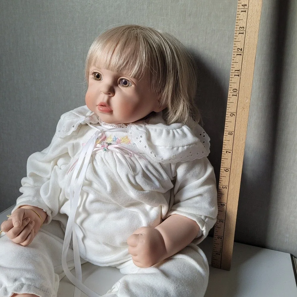 1998 Royal Vienna Doll 